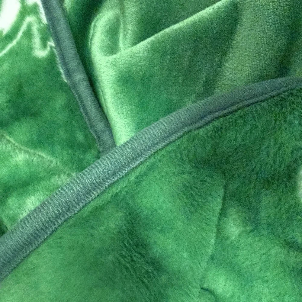 NWT Oregon Ducks Throw Blanket 60x70 Super Soft Plush Green Bound Edges NCAA